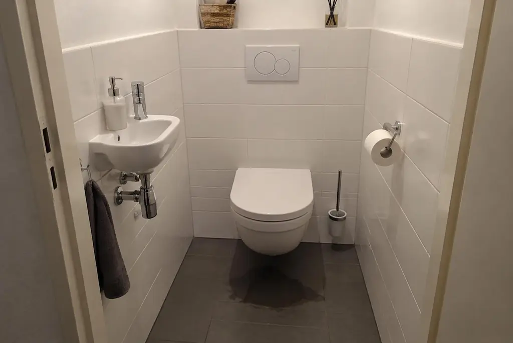 Lekdetectie Hoenderloo – natte vloer bij een toilet